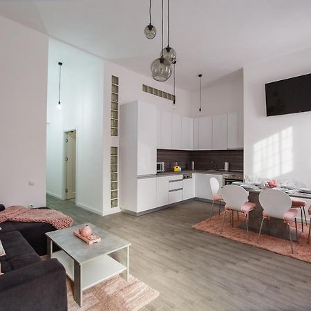 Stunning, Newly Renovated Central Apartment Oradea Εξωτερικό φωτογραφία