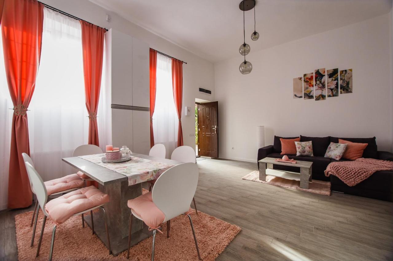 Stunning, Newly Renovated Central Apartment Oradea Εξωτερικό φωτογραφία