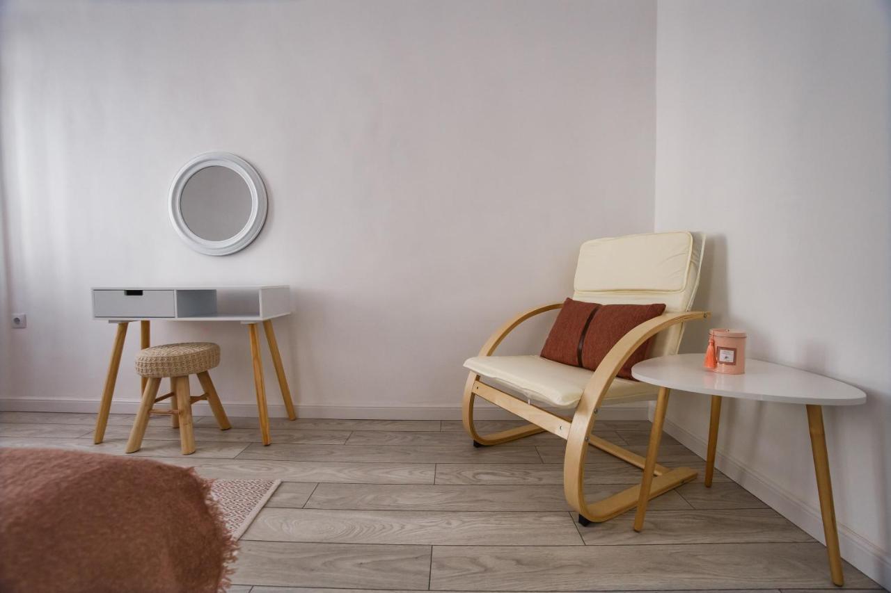 Stunning, Newly Renovated Central Apartment Oradea Εξωτερικό φωτογραφία