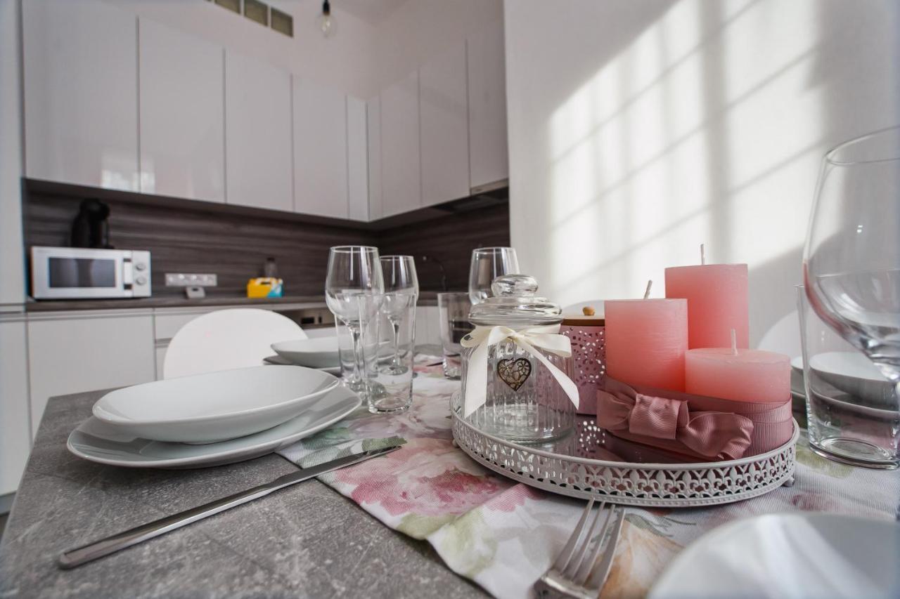 Stunning, Newly Renovated Central Apartment Oradea Εξωτερικό φωτογραφία