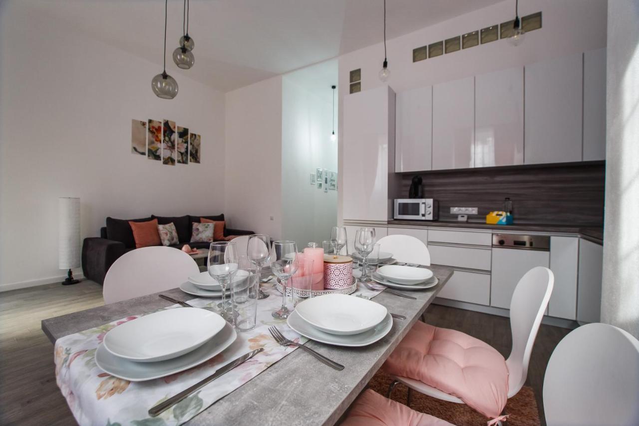 Stunning, Newly Renovated Central Apartment Oradea Εξωτερικό φωτογραφία