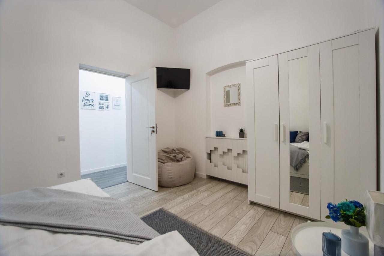 Stunning, Newly Renovated Central Apartment Oradea Εξωτερικό φωτογραφία