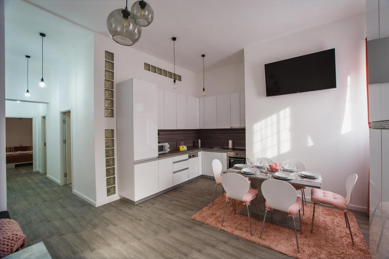 Stunning, Newly Renovated Central Apartment Oradea Εξωτερικό φωτογραφία